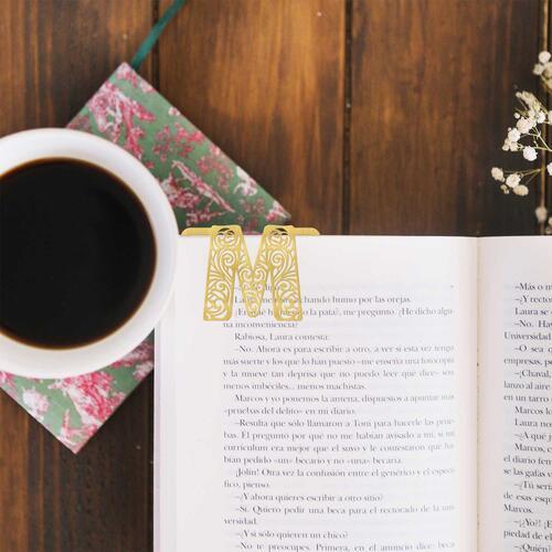 Метален книгоразделител Буква М