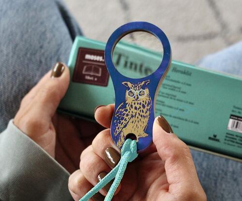 Pocket magnifier with cord